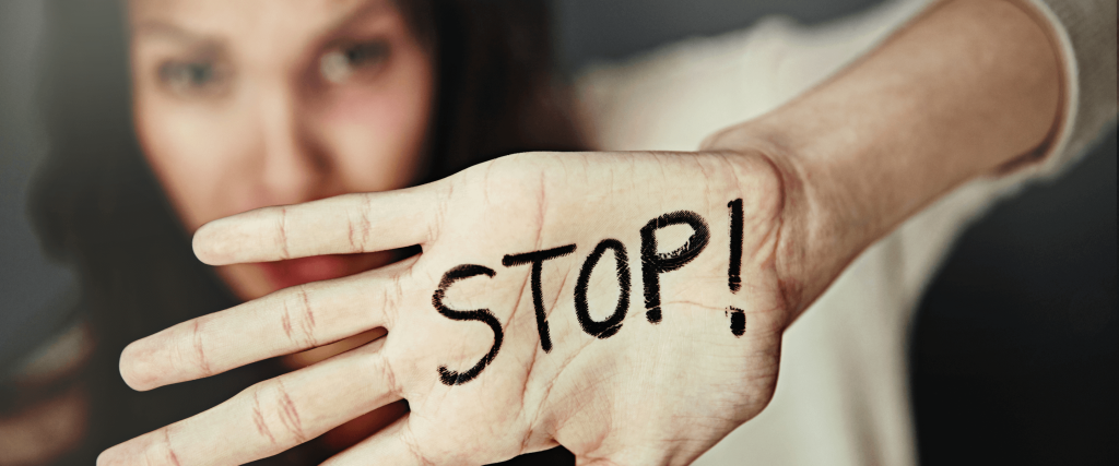 Setting Boundaries in a Relationship With an Egoist: 5 Powerful Essential Steps You Need to Know 1 At sættte grænser kan være rigtig svært, når man er i parforhold med en egoist, da det som regel er et grænseløst land. Men jeg vil her give dig 5 trin til grænsesætning